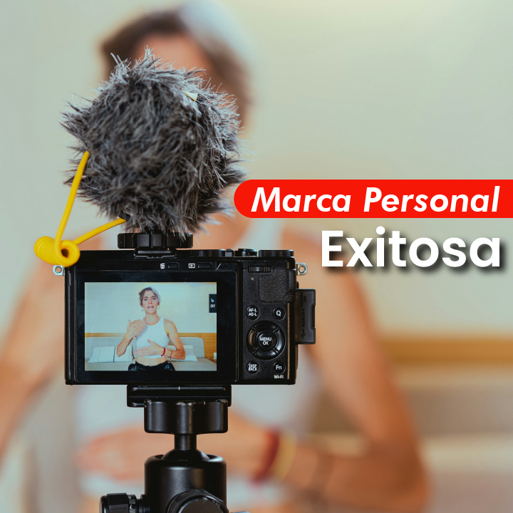 Profesional construyendo su marca personal con estrategias digitales auténticas de Maavir